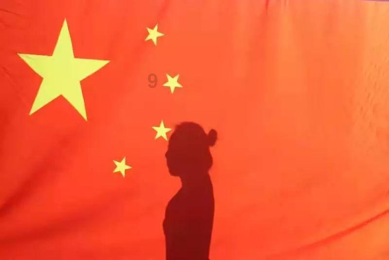 演员胡杏儿为胡定欣庆生，胡杏儿在演艺圈的发展怎么样？