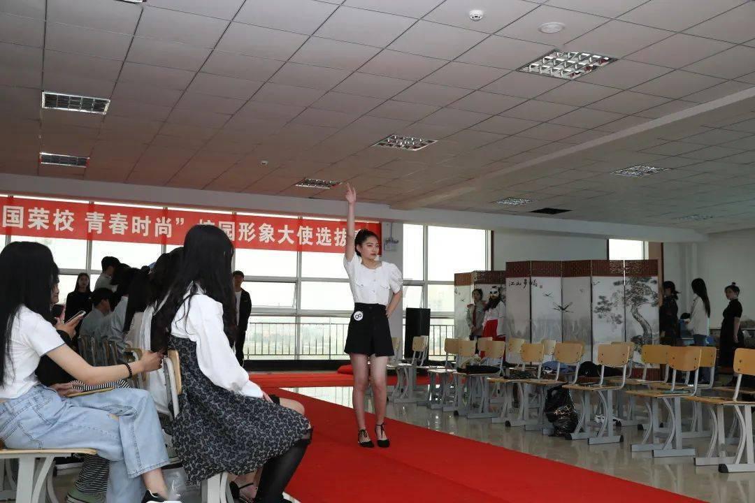甜美美少女